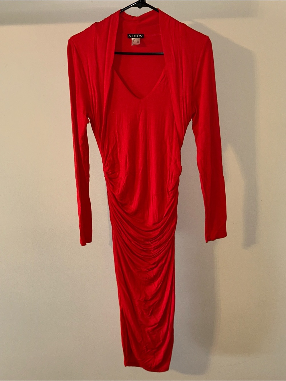VENUS Red Long Sleeve Ruched V-Neck Midi Dress